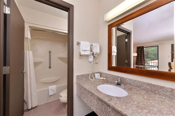 AMERICAS BEST VALUE INN (Grove Level)